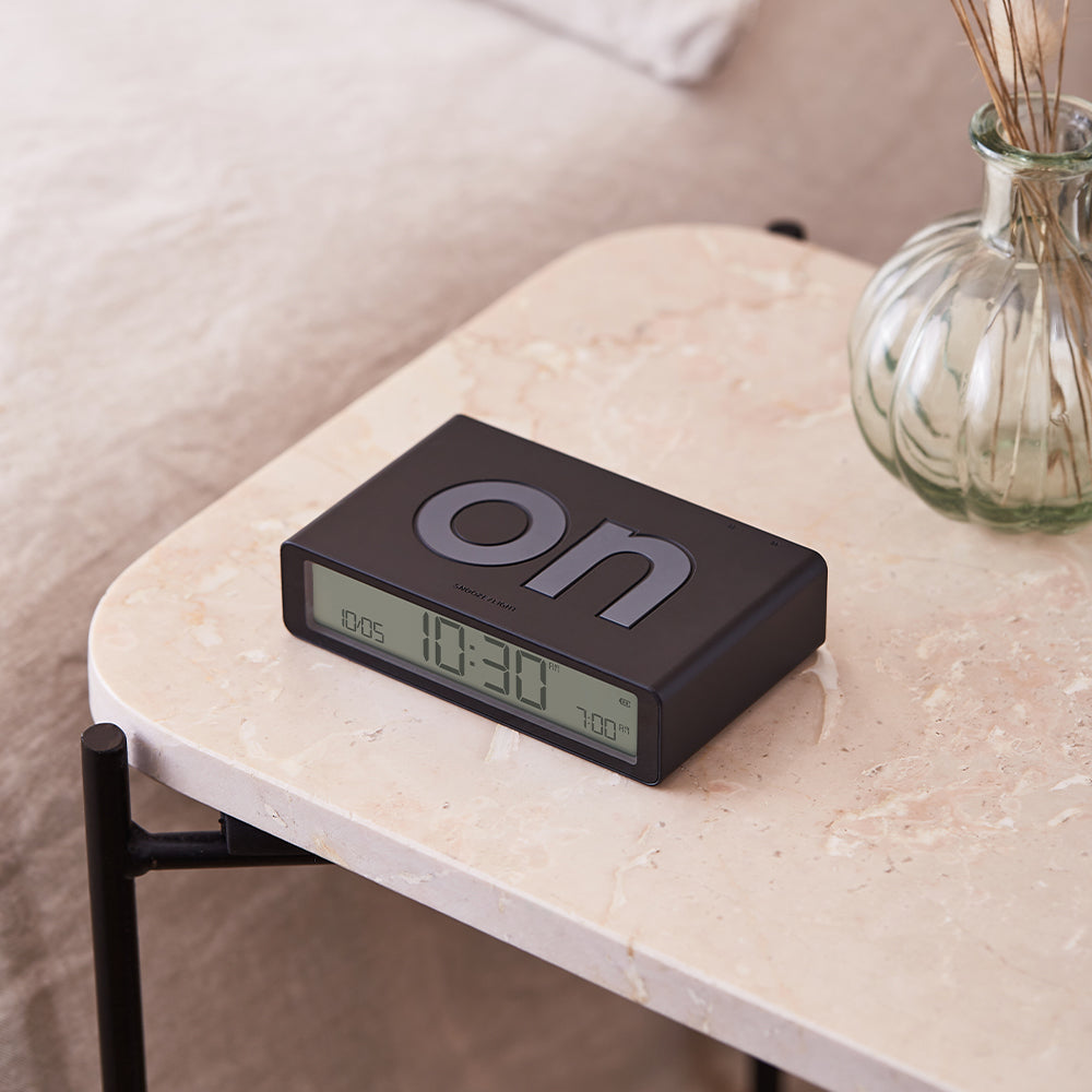 Lexon Script Clock – Große Digitale Uhr, Schwarz, Negativ Display, Als Wand- Oder Standuhr